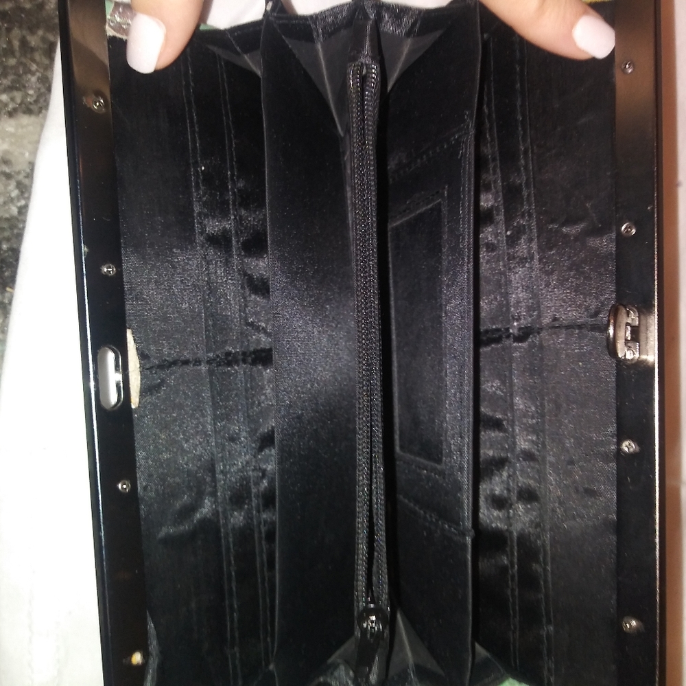 Wallets - Picture 5 of 6